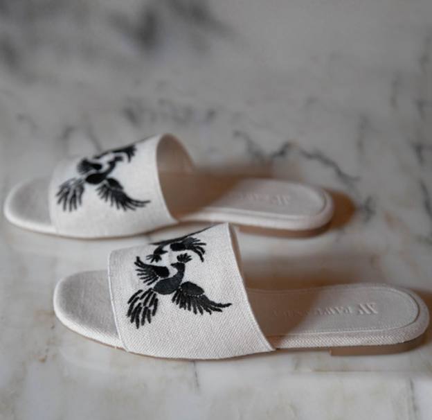 Hand-Embroidered Linen Beach Sandals "ALEBRIJES" in Black - ALLE Handbags