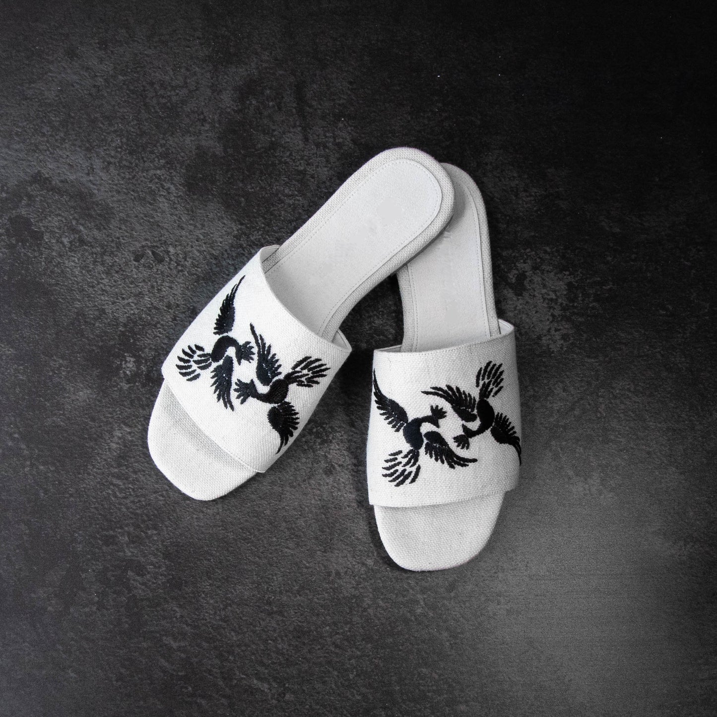 Hand-Embroidered Linen Beach Sandals "ALEBRIJES" in Black - ALLE Handbags