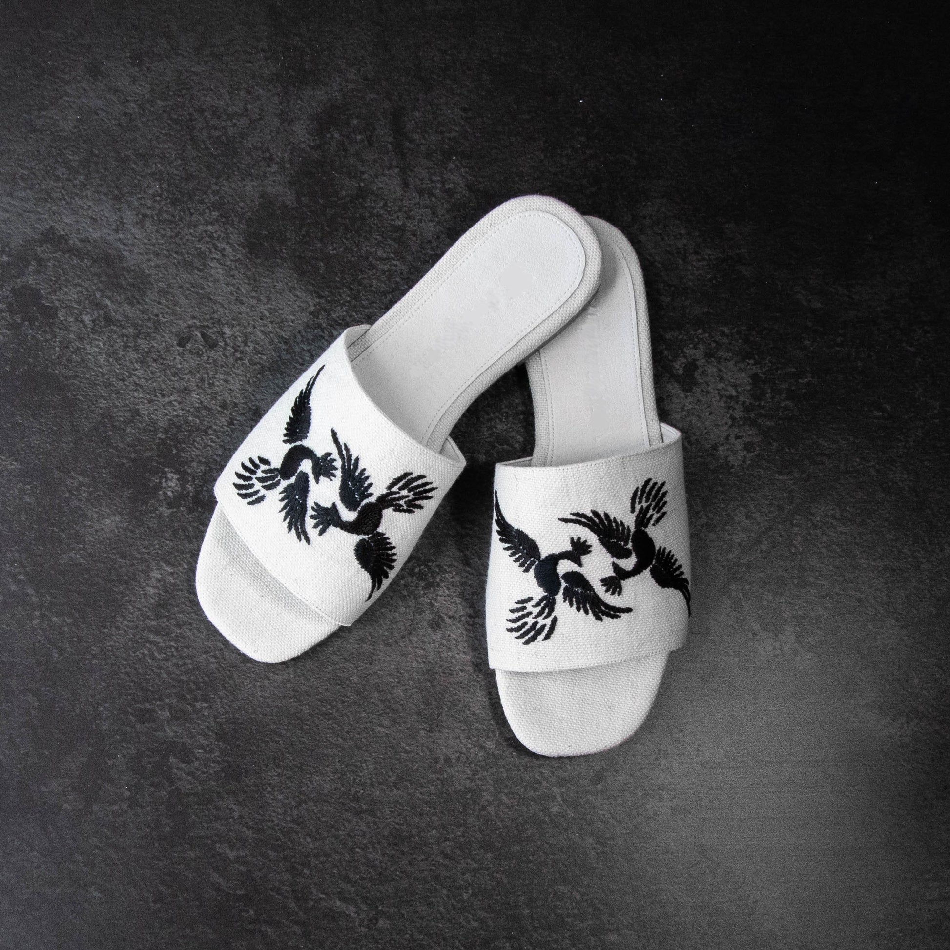 Hand-Embroidered Linen Beach Sandals "ALEBRIJES" in Black - ALLE Handbags
